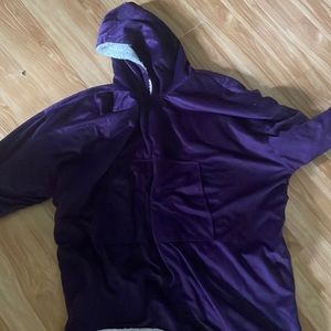 The oversized blanket sweatshirt (comfy)